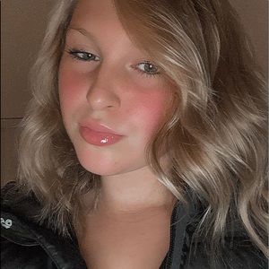 Meet your Posher, Holly